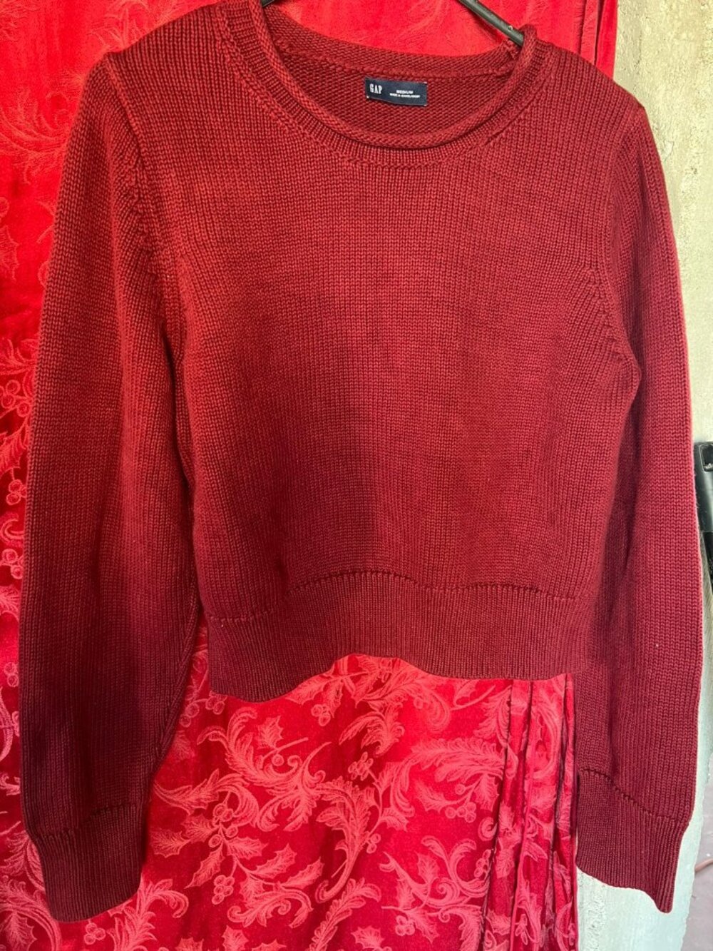 GAP Burgundy Knit Crewneck Cropped Sweater - Size M